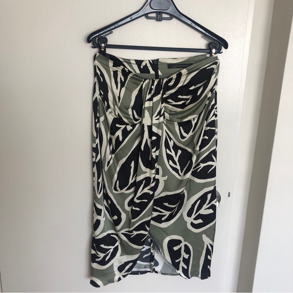 Leaf print midi skirt. - Picture 3 of 10